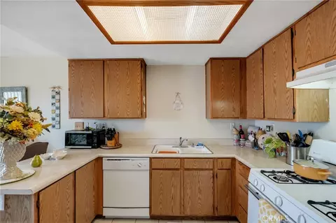 Kitchen - 751 Higgins, Barstow, CA 92311 photo 1 of 2