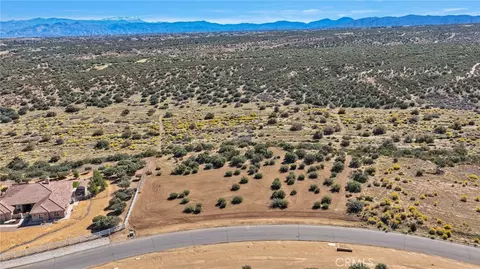 7977 Arrowhead, Phelan, CA 92371 photo 2