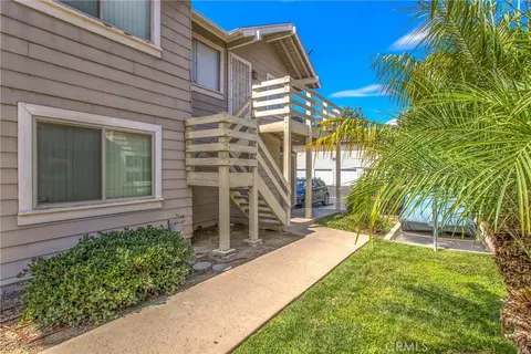 703 Walnut Dr, Lake Elsinore, CA 92530