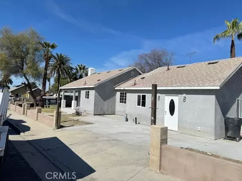 806 E Date St, Hemet, CA 92543