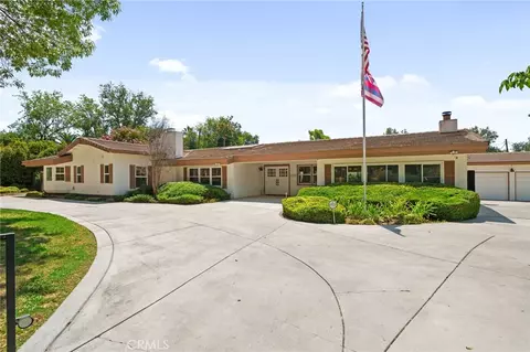 1392 Muirfield Rd, Riverside, CA 92506