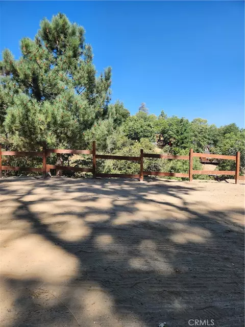 1563 Rock Ridge Dr, Lake Arrowhead, CA 92352