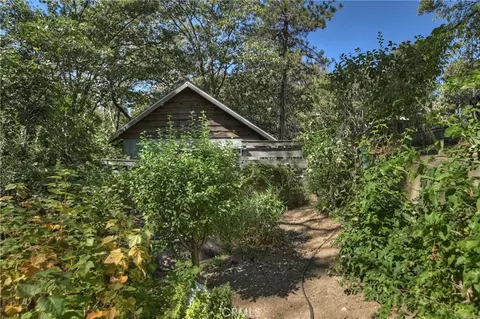 Exterior - 23167 Brookside Rd, Crestline, CA 92325 photo 11 of 17