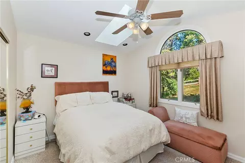 Bedroom - 23167 Brookside Rd, Crestline, CA 92325 photo 2 of 8