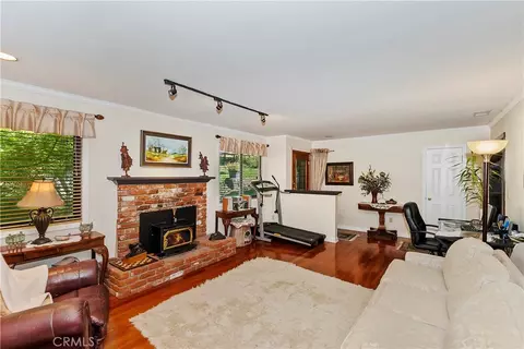 Living - 23167 Brookside Rd, Crestline, CA 92325 photo 4 of 5