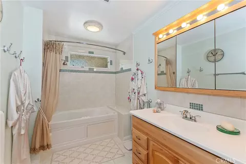 Bath - 23167 Brookside Rd, Crestline, CA 92325 photo 1 of 3