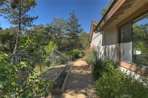 Exterior - 23167 Brookside Rd, Crestline, CA 92325 photo 10 of 14
