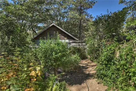 Exterior - 23167 Brookside Rd, Crestline, CA 92325 photo 9 of 14