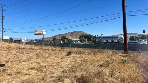 101 W La Cadena Dr, Riverside, CA 92501 photo 3