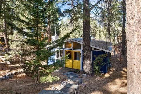 1141 W Alta Vista Ave, Big Bear City, CA 92314
