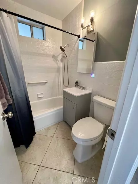 Bath - 5485 Bushnell Ave, Riverside, CA 92505 photo 2 of 3