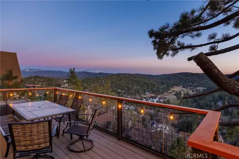 26575 Kings Ct, Lake Arrowhead, CA 92352