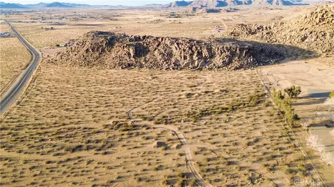 2 Highway 18, Apple Valley, CA 92307 photo 9