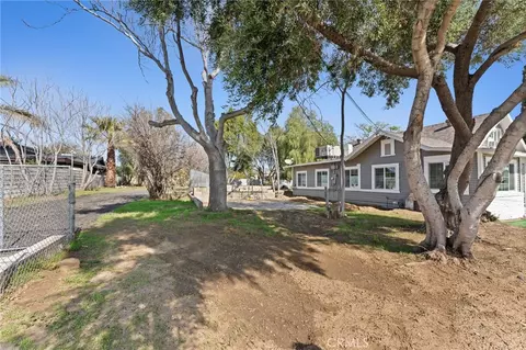Exterior - 520 W Randall Ave, Rialto, CA 92376 photo 5 of 9