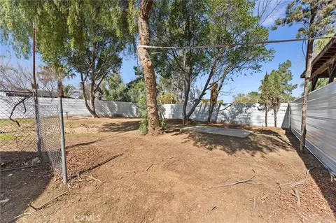Exterior - 520 W Randall Ave, Rialto, CA 92376 photo 6 of 9