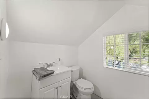 Bath - 520 W Randall Ave, Rialto, CA 92376 photo 3 of 3