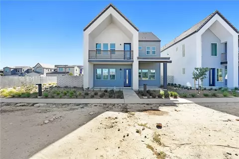 27333 Creekwood Ln, Valencia, CA 91381