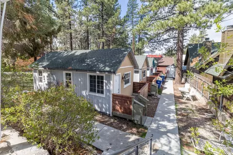 528 Cottage Ln, Big Bear Lake, CA 92315