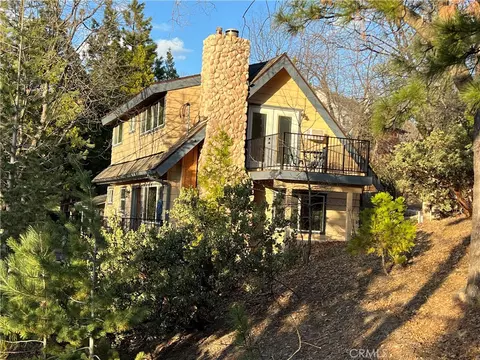 28916 N Shore Rd, Lake Arrowhead, CA 92352