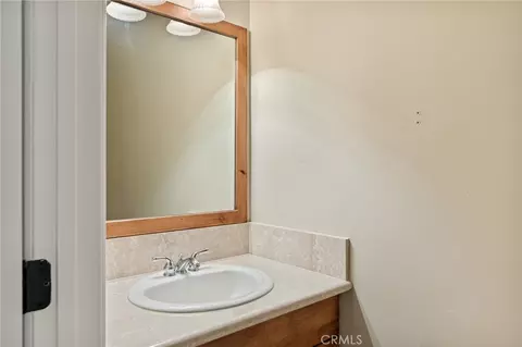 Bath - 445 Clearwater Ln, Lake Arrowhead, CA 92352 photo 6 of 6