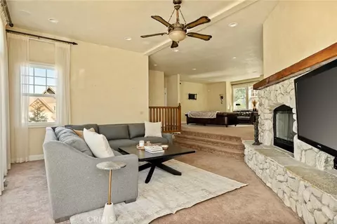 Living - 445 Clearwater Ln, Lake Arrowhead, CA 92352 photo 3 of 4