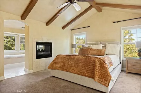Bedroom - 445 Clearwater Ln, Lake Arrowhead, CA 92352 photo 3 of 9