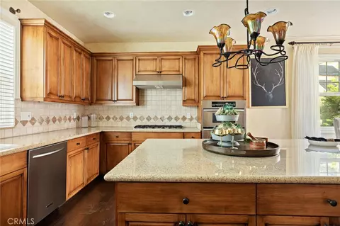 Kitchen - 445 Clearwater Ln, Lake Arrowhead, CA 92352 photo 2 of 3