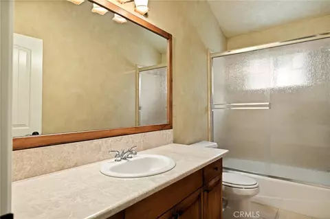 Bath - 445 Clearwater Ln, Lake Arrowhead, CA 92352 photo 5 of 6