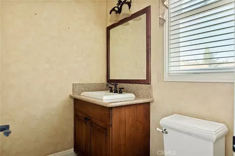 Bath - 445 Clearwater Ln, Lake Arrowhead, CA 92352 photo 1 of 6