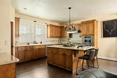Kitchen - 445 Clearwater Ln, Lake Arrowhead, CA 92352 photo 1 of 3