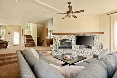 Living - 445 Clearwater Ln, Lake Arrowhead, CA 92352 photo 2 of 4