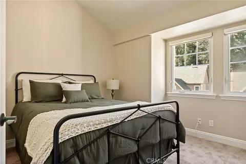 Bedroom - 445 Clearwater Ln, Lake Arrowhead, CA 92352 photo 6 of 9