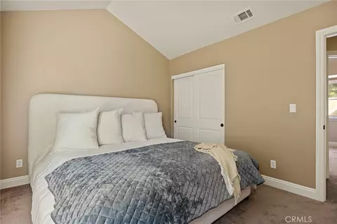 Bedroom - 445 Clearwater Ln, Lake Arrowhead, CA 92352 photo 5 of 9