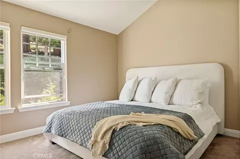Bedroom - 445 Clearwater Ln, Lake Arrowhead, CA 92352 photo 4 of 9