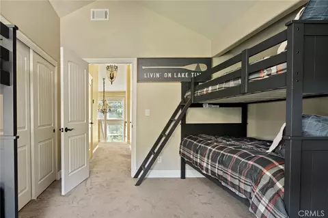 Bedroom - 445 Clearwater Ln, Lake Arrowhead, CA 92352 photo 9 of 9