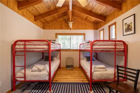 Bedroom - 40153 Lakeview Dr, Big Bear Lake, CA 92315 photo 5 of 10