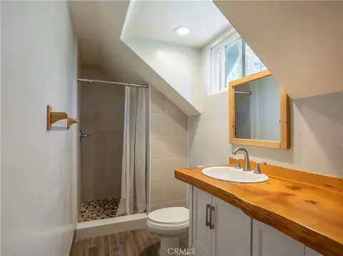 Bath - 40153 Lakeview Dr, Big Bear Lake, CA 92315 photo 4 of 4