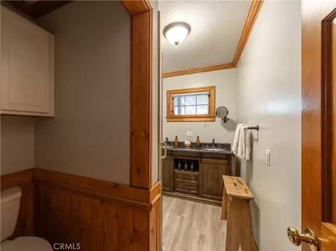 Bath - 40153 Lakeview Dr, Big Bear Lake, CA 92315 photo 2 of 4
