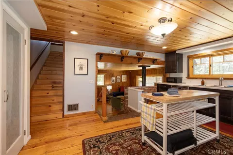 Kitchen - 40153 Lakeview Dr, Big Bear Lake, CA 92315 photo 1 of 2