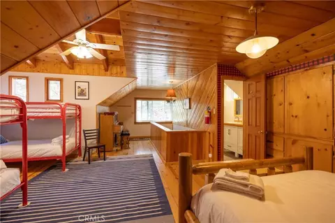 Bedroom - 40153 Lakeview Dr, Big Bear Lake, CA 92315 photo 6 of 10