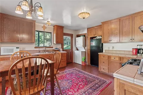 Kitchen - 29278 Pine Dr, Cedar Glen, CA 92321 photo 1 of 4