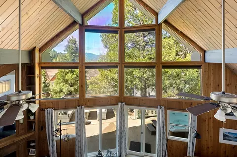 735 Bishorn Dr, Lake Arrowhead, CA 92352