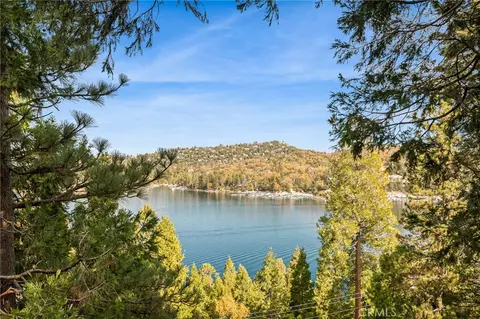 28844 Cedar Dr, Lake Arrowhead, CA 92352