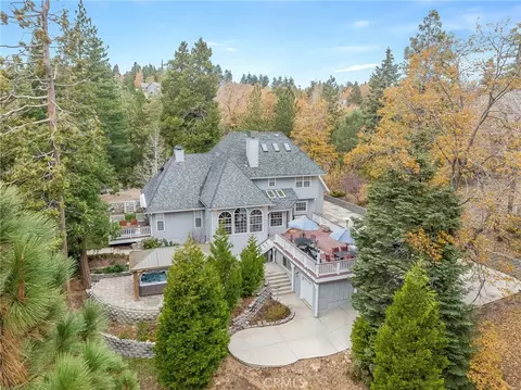 26122 Augusta Dr, Lake Arrowhead, CA 92352