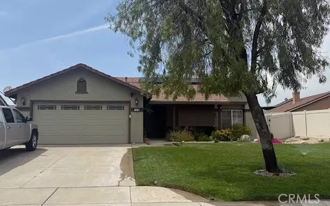 7670 Stoney Creek Ct, Highland, CA 92346