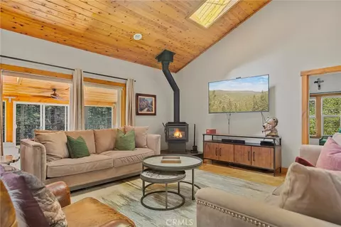 523 Dogwood Canyon Rd, Blue Jay, CA 92317