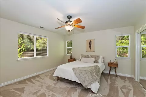 Bedroom - 28589 Shenandoah Dr, Lake Arrowhead, CA 92352 photo 4 of 7