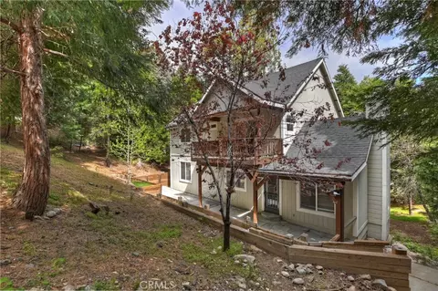 Exterior - 28589 Shenandoah Dr, Lake Arrowhead, CA 92352 photo 7 of 11