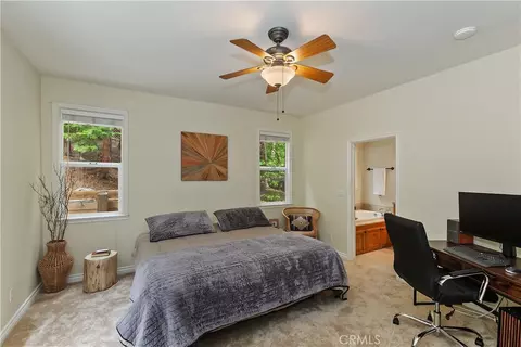 Bedroom - 28589 Shenandoah Dr, Lake Arrowhead, CA 92352 photo 1 of 7