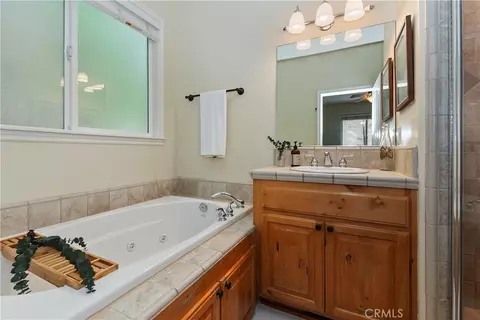 Bath - 28589 Shenandoah Dr, Lake Arrowhead, CA 92352 photo 2 of 4